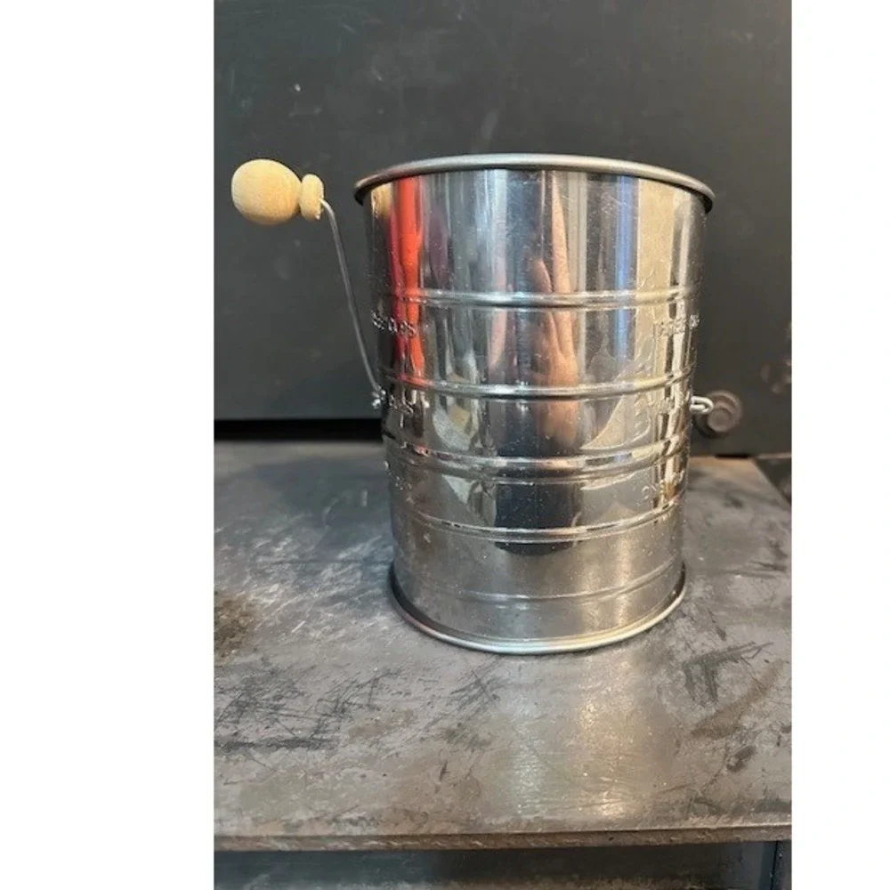 Vintage Style Stainless Steel 3 Cup Flour Sifter with Wood Knob Crank‎ Handle